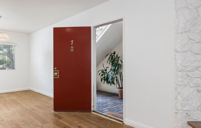 Spacious 2BR on Millionaire's Row!