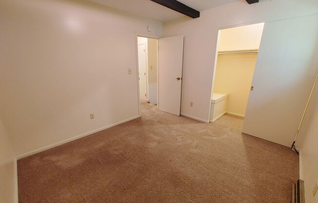 2 beds, 1 bath, $1,200, Unit 1