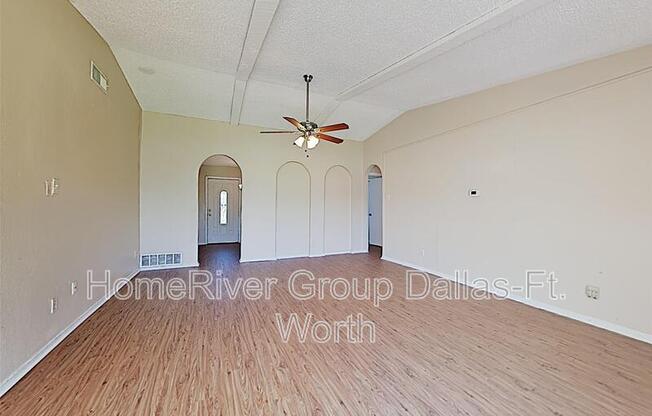 2106 AUSTIN DR