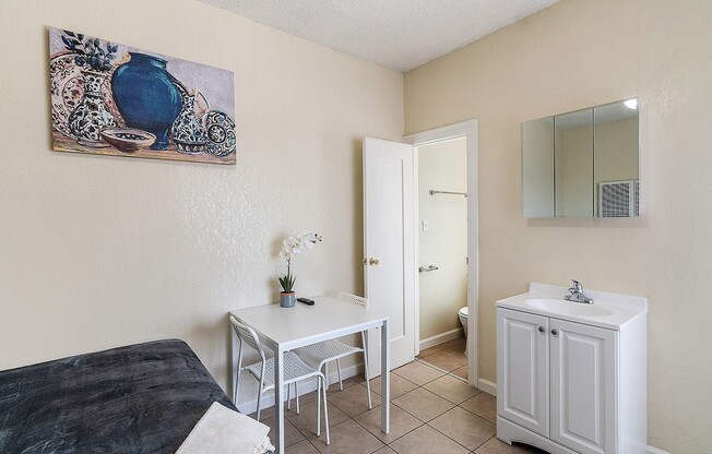Studio, 1 bath, 121 sqft, $1,095.42, Unit 102