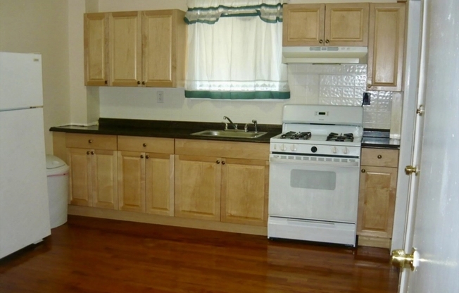 11 HUTCHINSONS CT