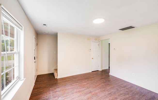 2BR Updated Duplex Near South Park – Cozy, Convenient & Move-In Ready!