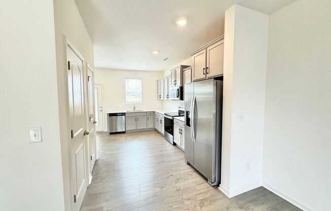 BEAUTIFUL 3BD/2.5BTH Townhome - MALLARD CREEK - Move In Ready