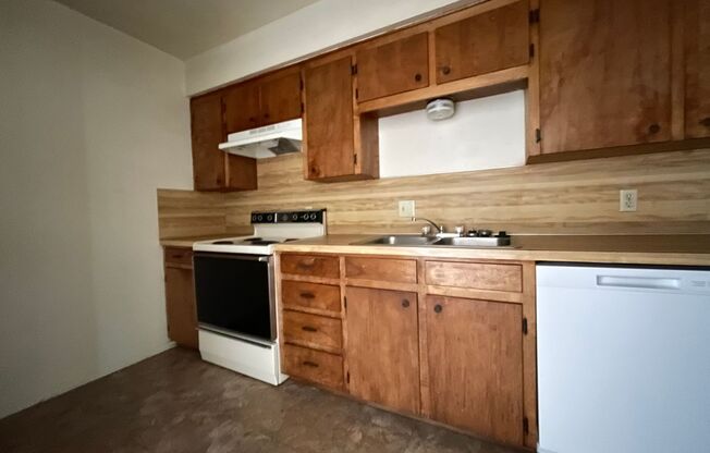 1 bed, 1 bath, 700 sqft, $595, Unit Unit 6