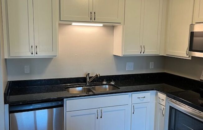 2 beds, 2 baths, 1,073 sqft, $1,595, Unit 3900220 PR