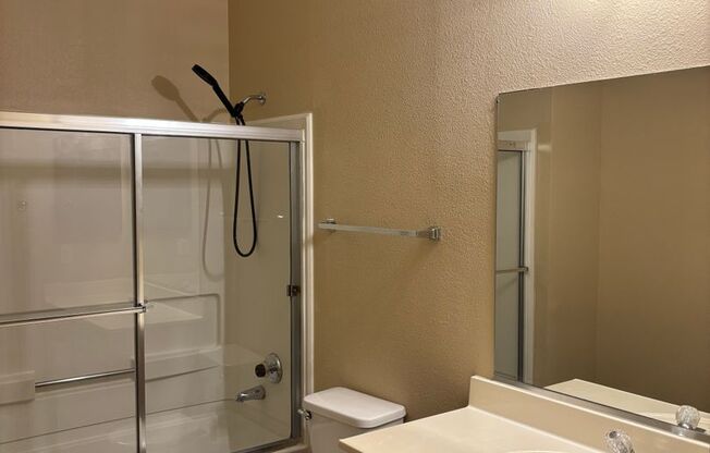 3 beds, 2 baths, $1,600