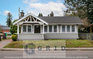 Charming 2 Bedroom Bungalow - Located in Close-In Woodlawn Neighborhood!