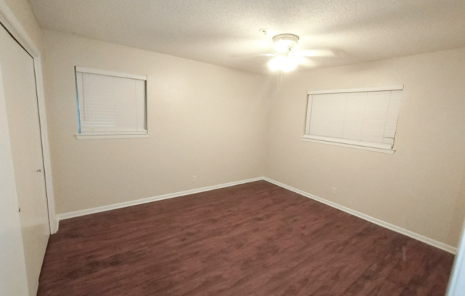 604 MDW LARK AVE