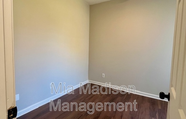 628 W ANDERSON LN