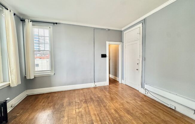 1 bed, 1 bath, $1,095, Unit 215
