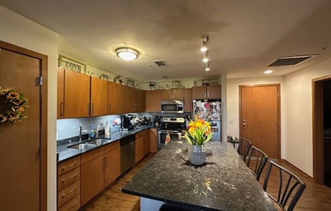 1 bed, 1 bath, 728 sqft, $1,650, Unit 511