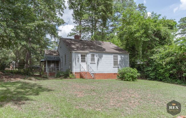 Charming Cottage in Quiet Neighborhood, Fenced in Yard, W/D Included