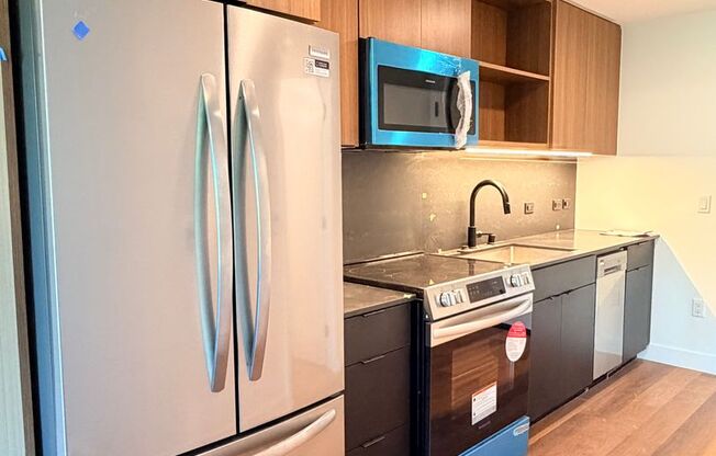 Studio, 1 bath, 362 sqft, $1,950, Unit 610