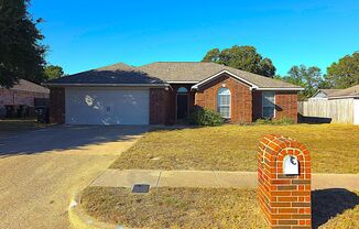 Charming 3-Bedroom Retreat in Tyler's Saddleview Estates – Your Dream Home Awaits at 3323 Mugsy Drive!