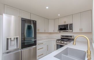 Beautifully Remodeled 2-Bed/2-Bath Condo With Private Patio!