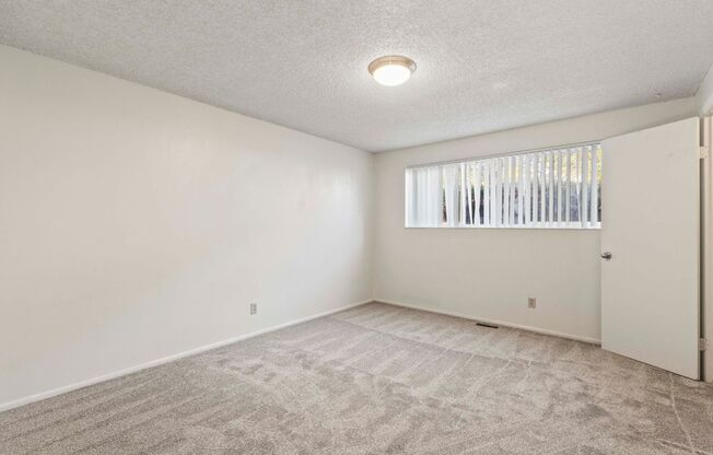 3 beds, 1.5 baths, 1,050 sqft, $1,385, Unit 96