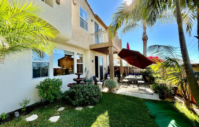 Beautiful 3B 2.5 BA Townhouse in Eastlake w/ Ocean View!