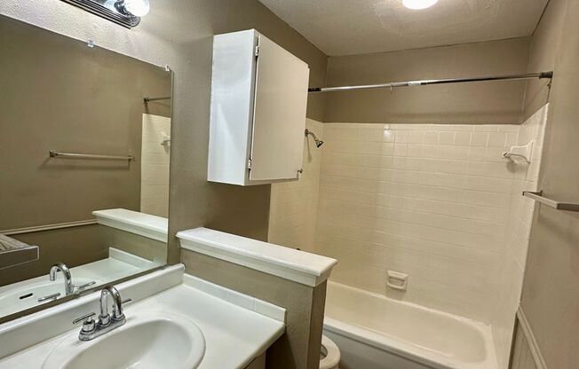1 bed, 1 bath, 592 sqft, $675, Unit 104E