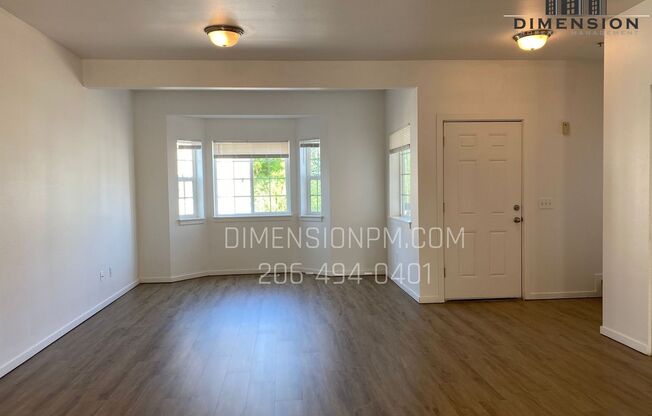 Heart of Renton! Amazing 4 bed, 3.5 bath Renton townhome in a desirable location! Easy self showings!