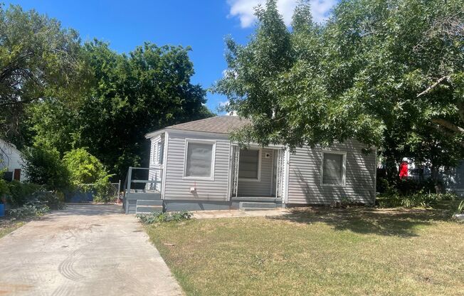 AVAILABLE NOW 2 Bedroom 1 Bath Home in River Oaks