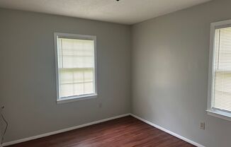 3 beds, 1 bath, $875