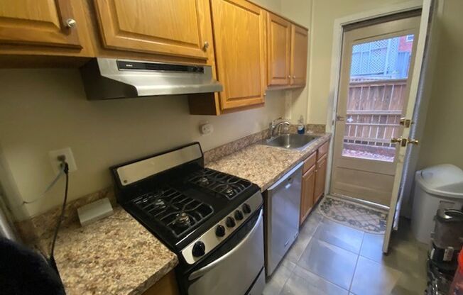 1 bed, 1 bath, 575 sqft, $1,500, Unit 2