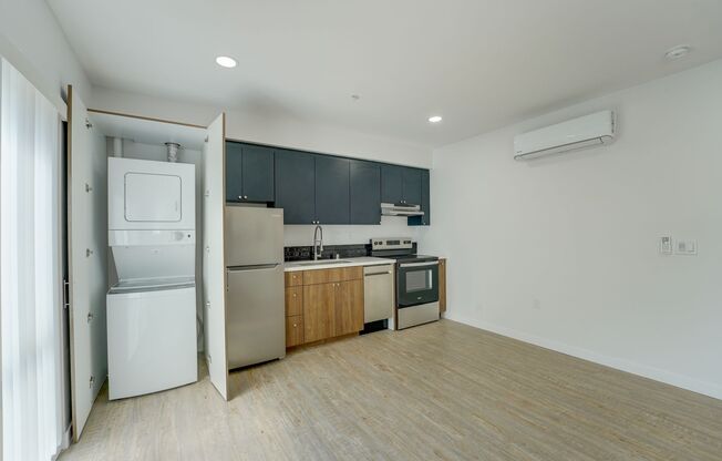 Studio, 1 bath, 300 sqft, $1,995, Unit 106