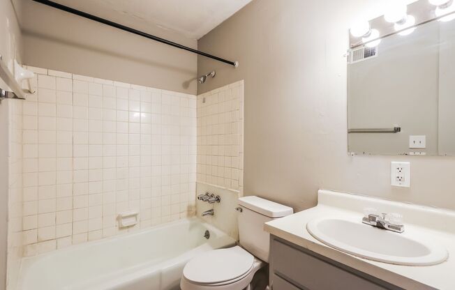 2 beds, 1 bath, 800 sqft, $745, Unit F12