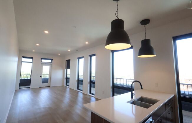 2 beds, 2 baths, 1,297 sqft, $3,600, Unit 908