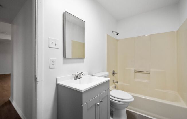 2 beds, 1 bath, 700 sqft, $999, Unit #314