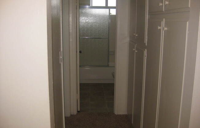 2 beds, 1 bath, $2,100, Unit G