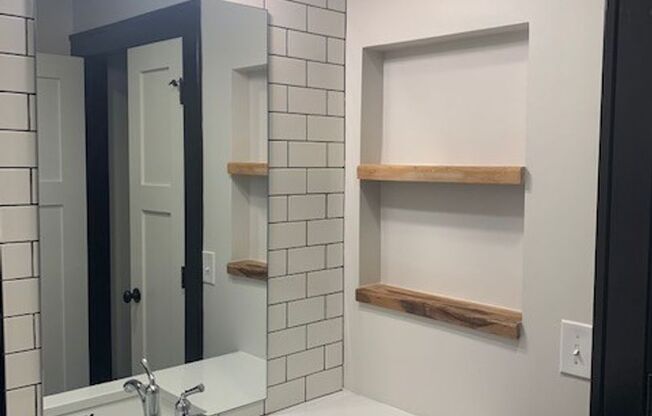 2 beds, 1 bath, 762 sqft, $1,595, Unit Room 410