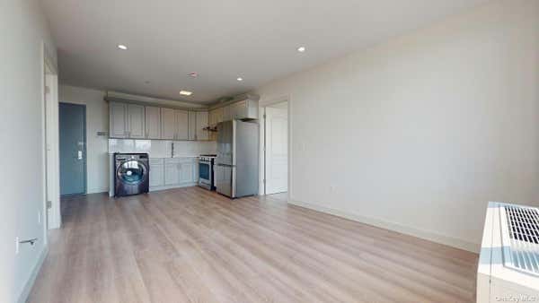 2 beds, 2 baths, 830 sqft, $3,900, Unit 9C