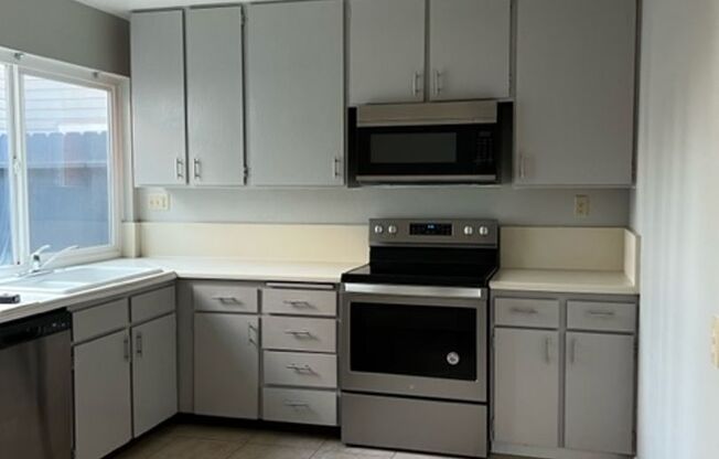 Charming Clovis Duplex Unit Awaits!