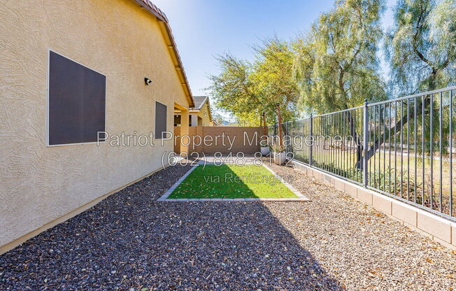 3 beds, 2 baths, 1,364 sqft, $1,900