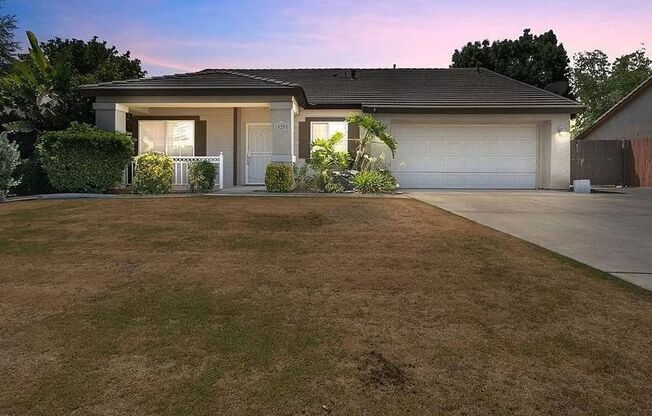 Charming Home in NW Bakersfield!