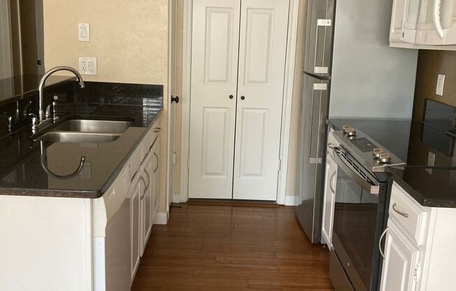 Renovated 2 Bedroom Condo at The Oaks of Lakewood