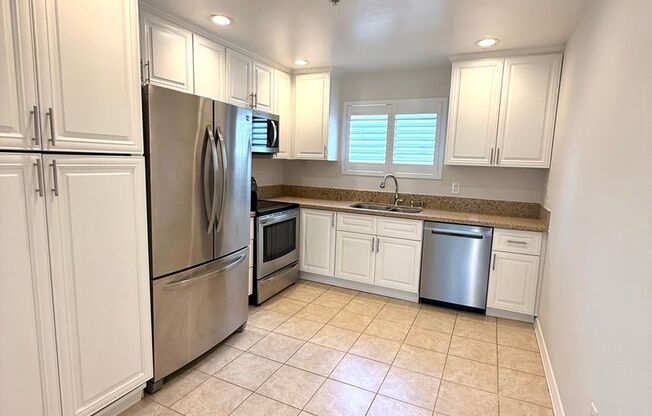 Penthouse Condominium in a Prime Irvine Location - 1 Bed | 1 Bath | 835 SF