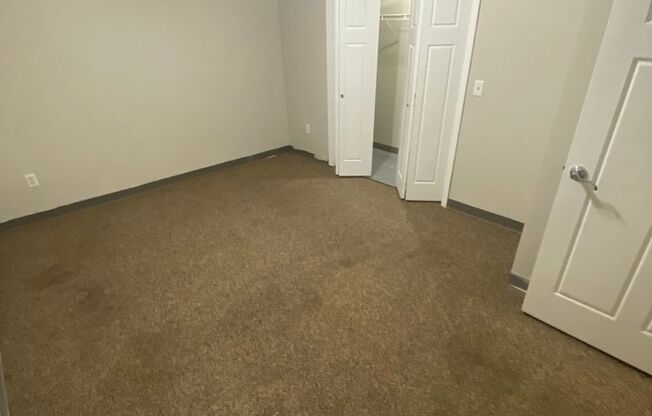 2 beds, 2 baths, 1,100 sqft, $895, Unit 416