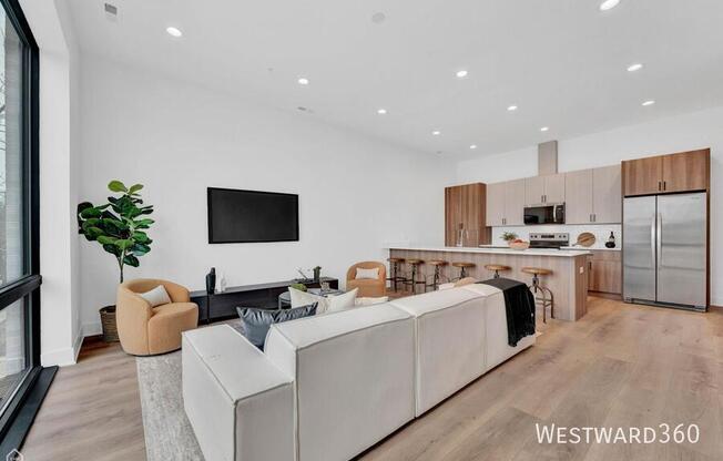 1615 W 13 ST