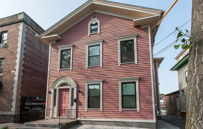 1371 Chapel Street
