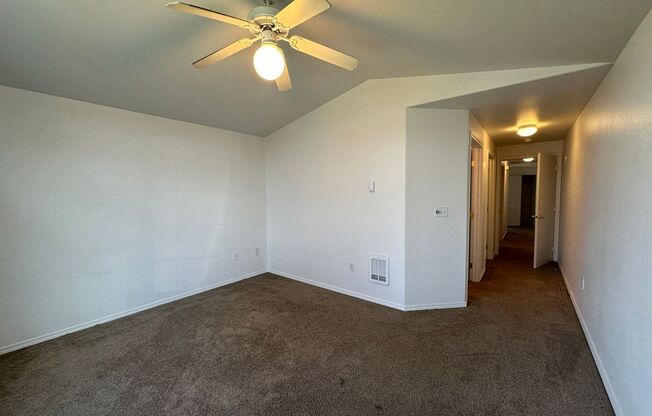 2 beds, 2 baths, $1,795, Unit White 736 - 1514