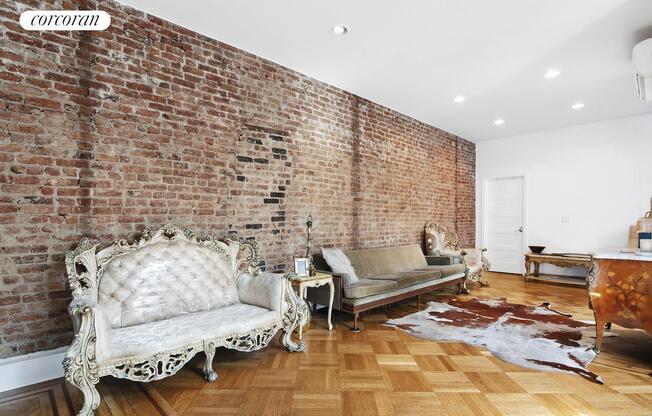 2119 REGENT PL