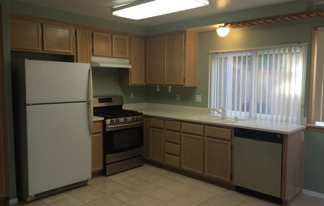 3 beds, 1.5 baths, $3,450