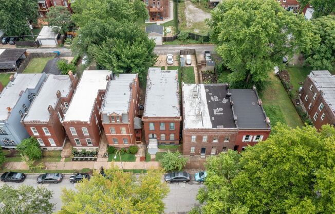 1st Floor 2-bedroom under $1,000/m in Benton Park, Pet-friendly, Off-street parking, Laundry, and more