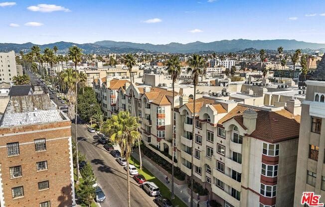 2 beds, 1 bath, 979 sqft, $2,850, Unit 122