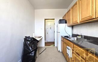 1 bed, 1 bath, $2,000, Unit D8