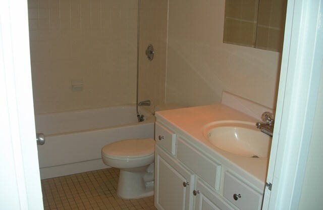 1 bed, 1 bath, 725 sqft, $3,190, Unit 913