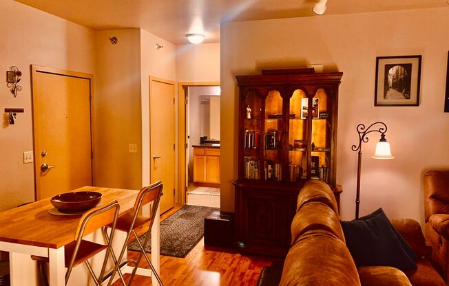 2 beds, 2 baths, 926 sqft, $1,575, Unit 306