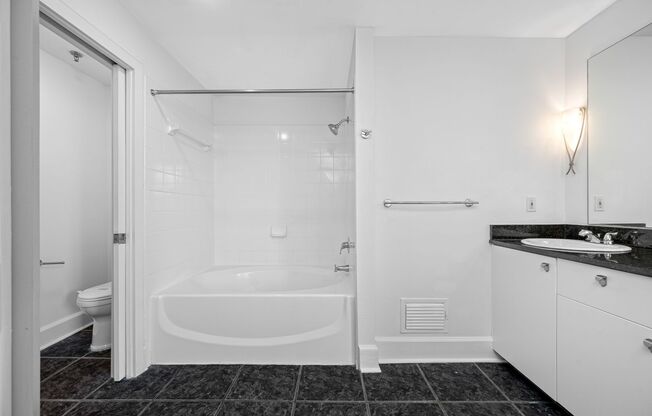 Studio, 1 bath, 1,000 sqft, $1,900, Unit 308